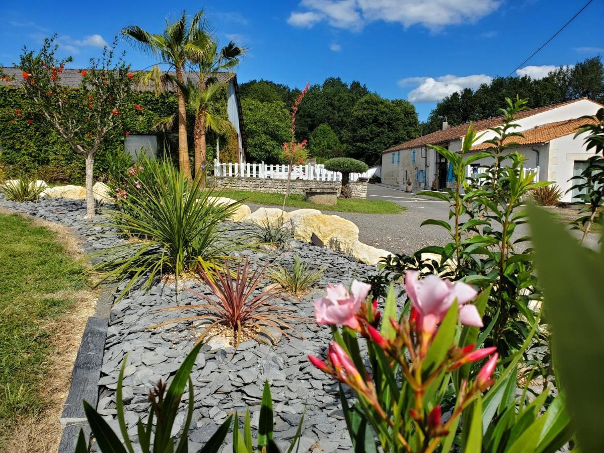 Bed and Breakfast Les Cuves - Saintes Chaniers Екстер'єр фото